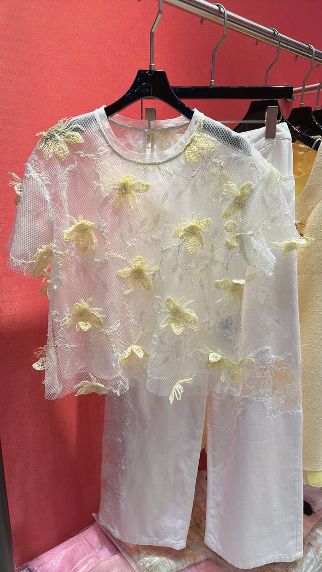Hot sale 3D butterfly top high quality size 36 38 40 DDD