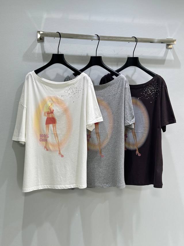 25Ss New summer style! The T-shirts are printed with a retro-style female image,