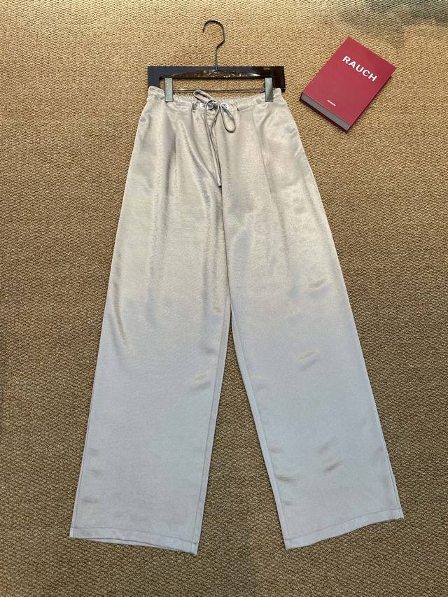 Chanel's new casual pants, this pair of wide-leg pants is simply a "leg shape sa