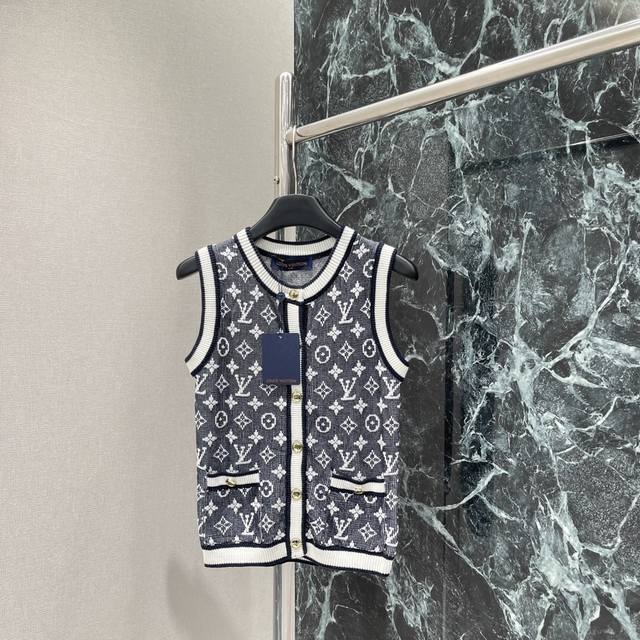 Louis 25 Early Autumn New Jacquard Chain Knitted Vest P The whole body is decora