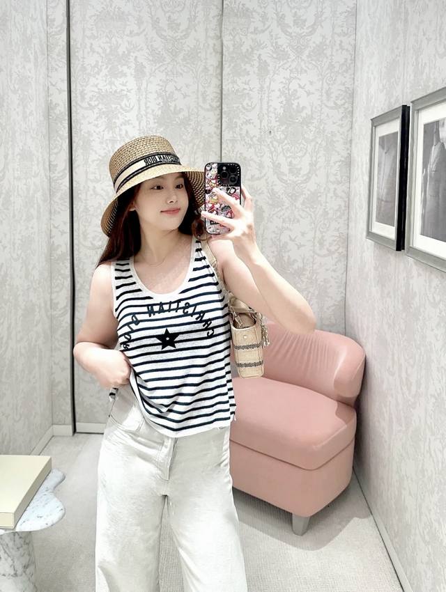 New [P]! Latest D 25New letter print striped knitted vest. Size: Sml. . DDD