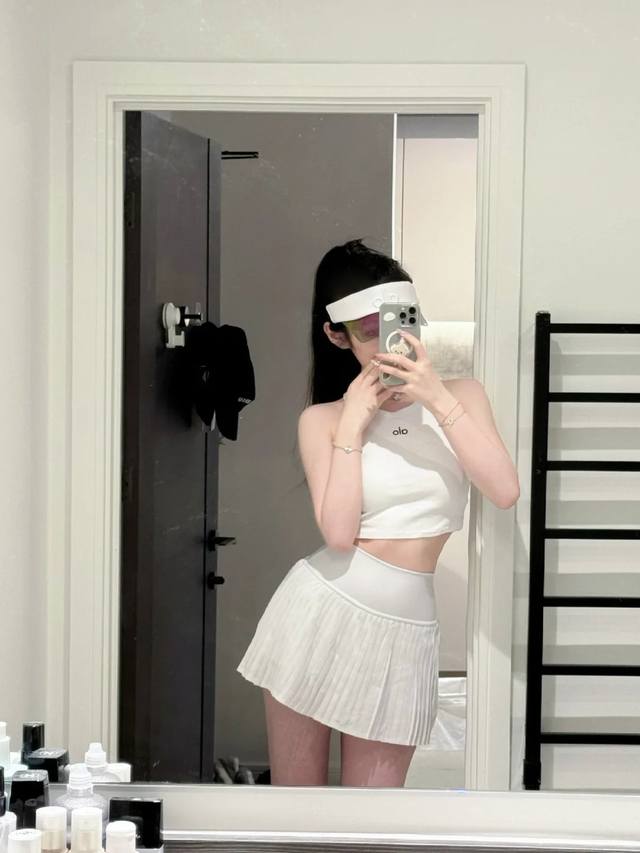New [P]! Latest Alo 25New quick-drying tennis sports pleated skirt. Color: whit