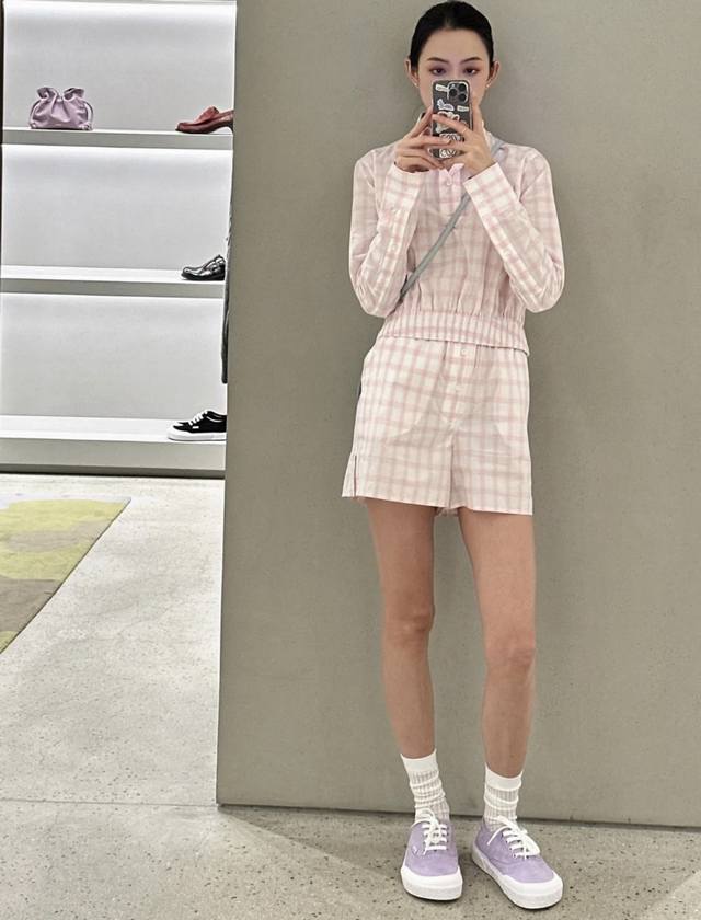 New [P]! Latest Loe 25New pink plaid casual shorts. Size: Sml. . DDD