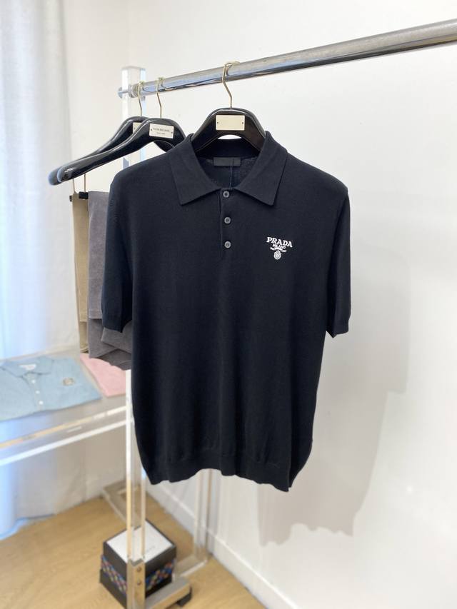 Prada, the latest knitted short-sleeved T-shirt in 2025, handsome and fashionab