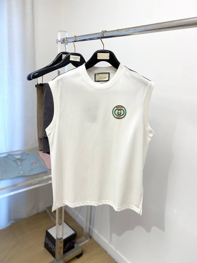 Gucci, 2025 new vest T-shirt, handsome and fashionable, exquisite embroidered le