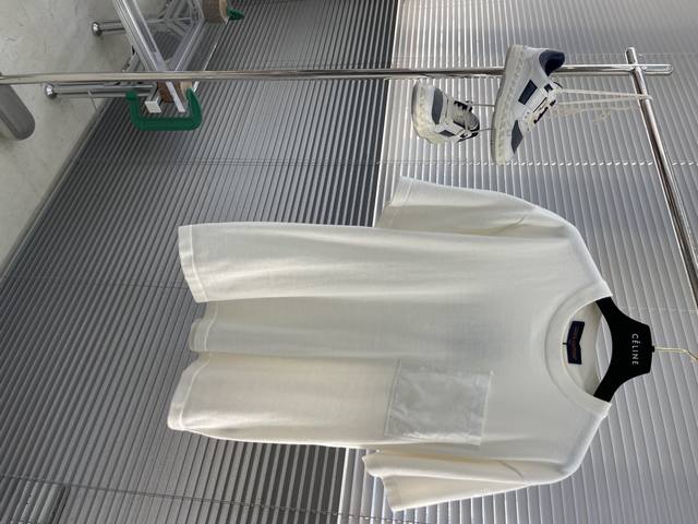 25Ss The new T-shirt is made of simple cotton knit, with shiny Monogram nylon i