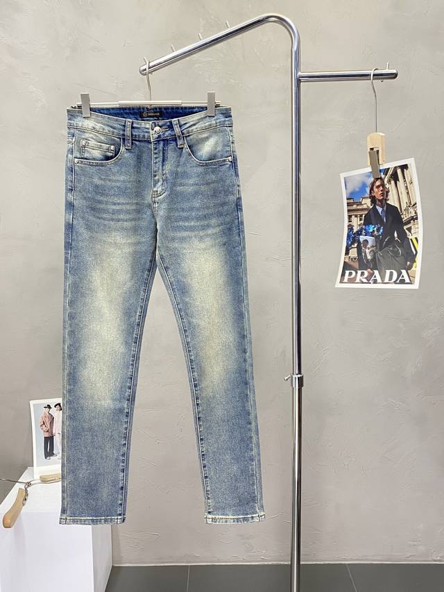 Versace exclusive new casual jeans, high-end version, custom-made at the counter