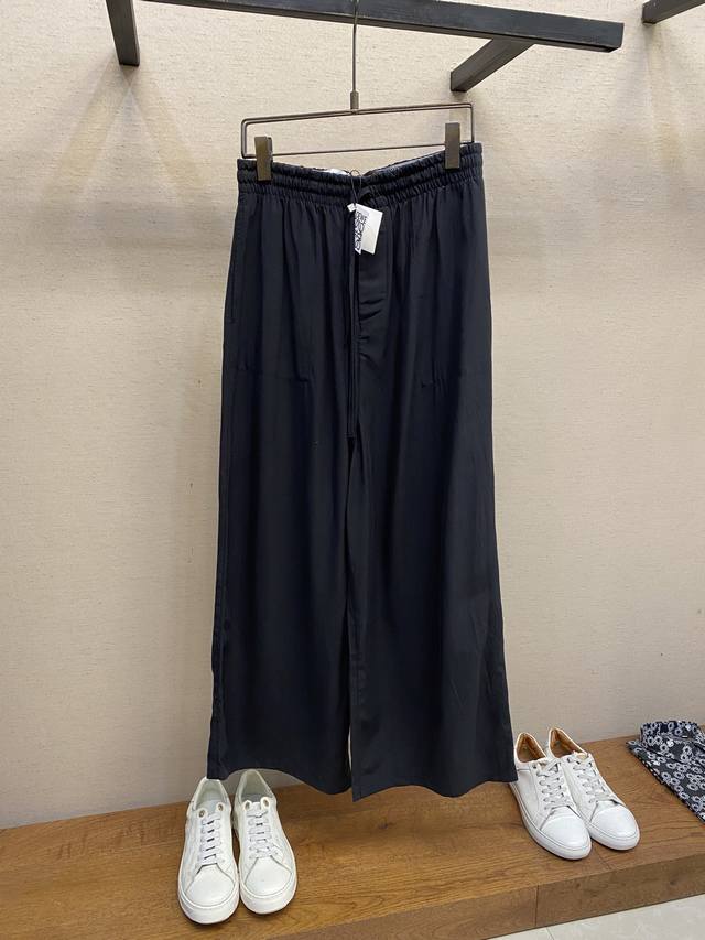 Loewe, Loewe embroidered silk trousers Fabric: 98% silk, 2% cotton. This fabric