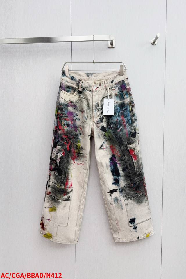 N412 Acacne 25Ss new jeans are cut with a loose mid-rise, wide leg and long leng