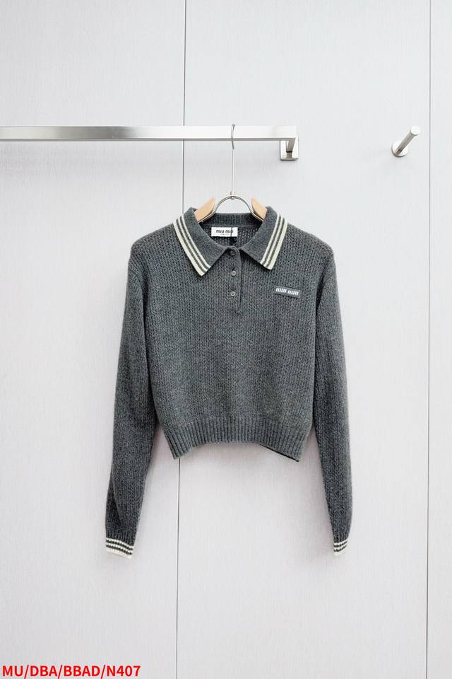 N407 Mumiumiu 25Ss new Polo shirt is made of recycled wool and cashmere yarn to