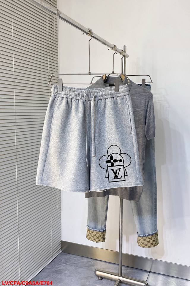 F764 Lv Louis Vuitton 2025 summer new men's casual shorts, high-end custom fabri
