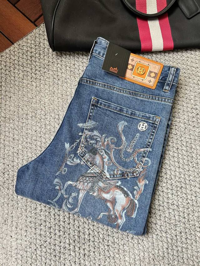 AIMA's 2025 new men's jeans have good elasticity. Exclusively sold on the offic