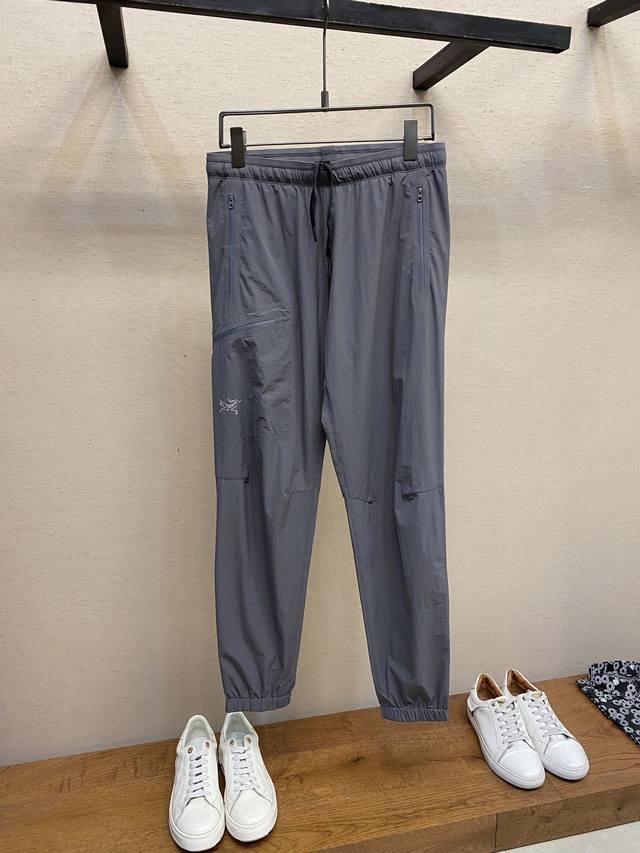 Arctery, the latest men's casual pants with an unbeatable fit! A pair that you c
