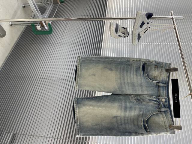 Tb 2025 Spring and Summer denim shorts, simple yet stylish. Classic denim materi
