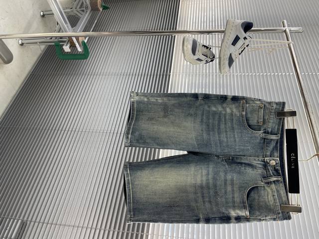 Mon 2025 Spring and Summer denim shorts, simple yet stylish. Classic denim mater