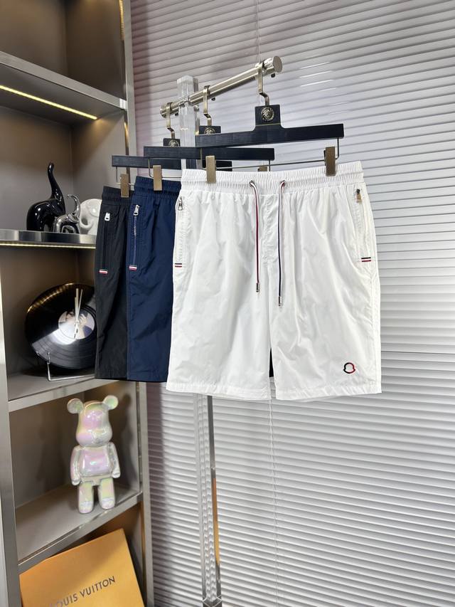 Monc*Monc Ss25 summer men's casual shorts are a versatile item with elastic wais
