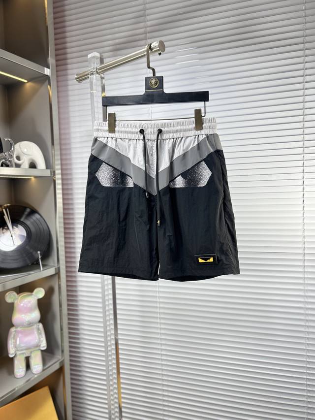 Fend* Fendi Ss25 men's casual shorts are a versatile item with elastic waist dra