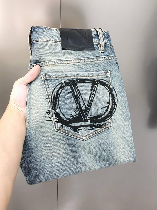 Val*Ntino Valentino 2025 spring and summer new men's slim-fit jeans, official we