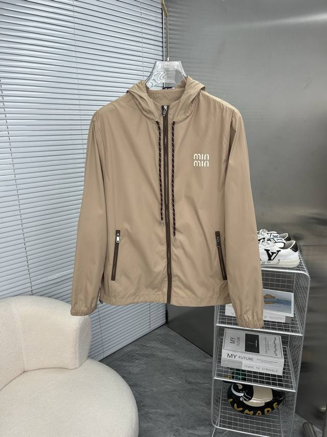 Miu Miu Miu specializes in new original thin sun protection jackets. Summer must