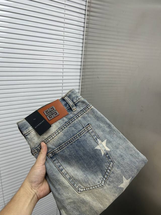 Givenchy 2025 new men's jeans with good elasticity. Exclusively sold on the off