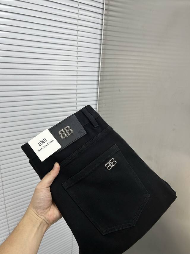 Balenciaga 2025 new men's jeans with good elasticity. Exclusively sold on the of