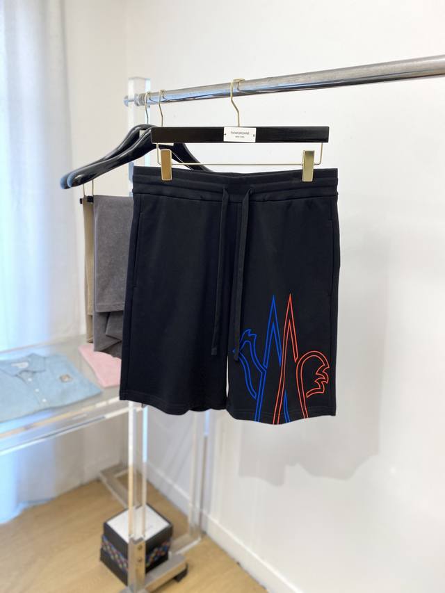 Moncler, 2025 hot-selling casual shorts, high elasticity, slimming, simple and v