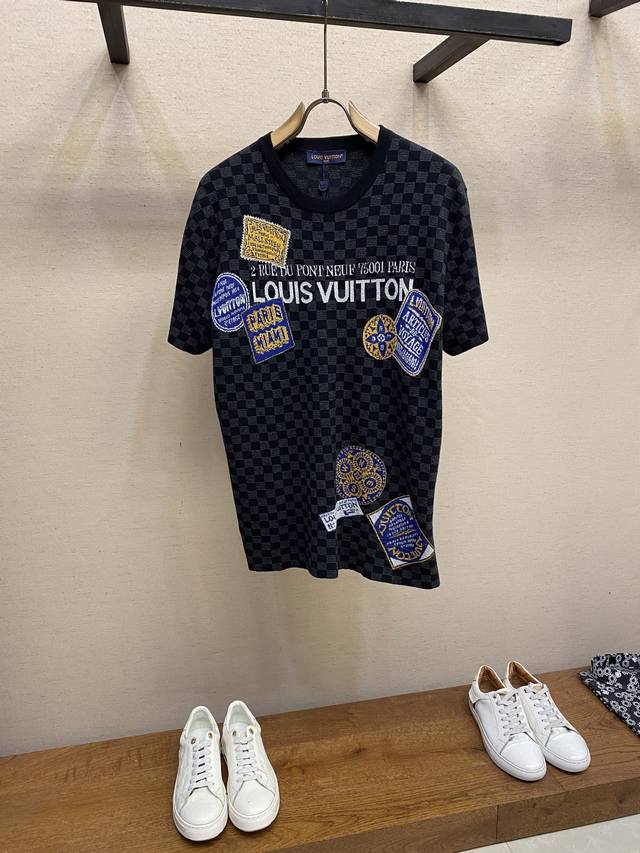 Lv, jacquard wool short sleeves DDD. Wool material is custom-dyed with 40s combe