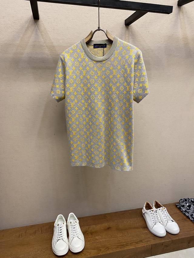 Lv, monogram contrasting wool short sleeves DDD. Wool material is custom-dyed wi
