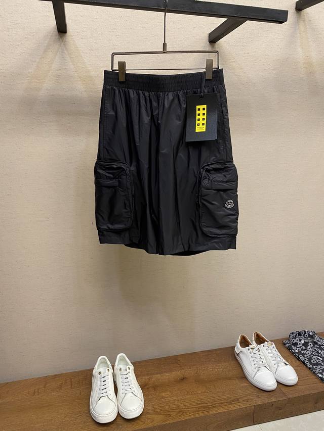 Moncler three-party joint cocoa storage nylon shorts Fabric selection: is made o