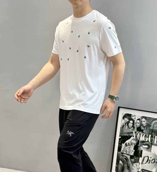 Short-sleeved shorts Dio*R25S new spring and summer round neck T-shirt. Full of