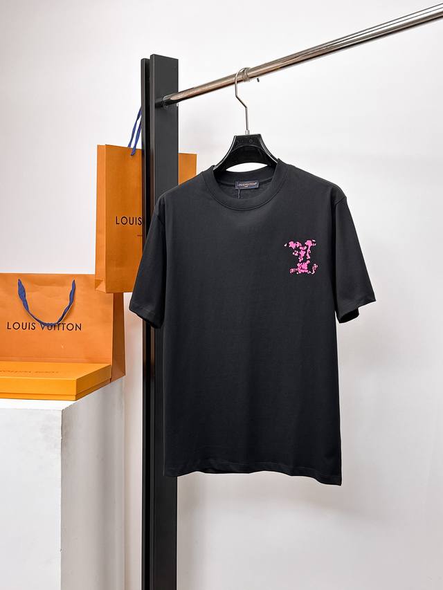 Lv Three labels are complete. 2025 summer new short-sleeved T-shirt, available a