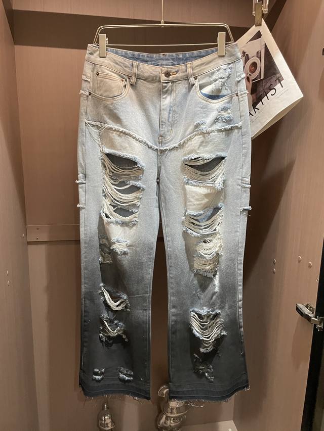 Balenciaga The latest jeans from the store. The fabric, style and workmanship ar