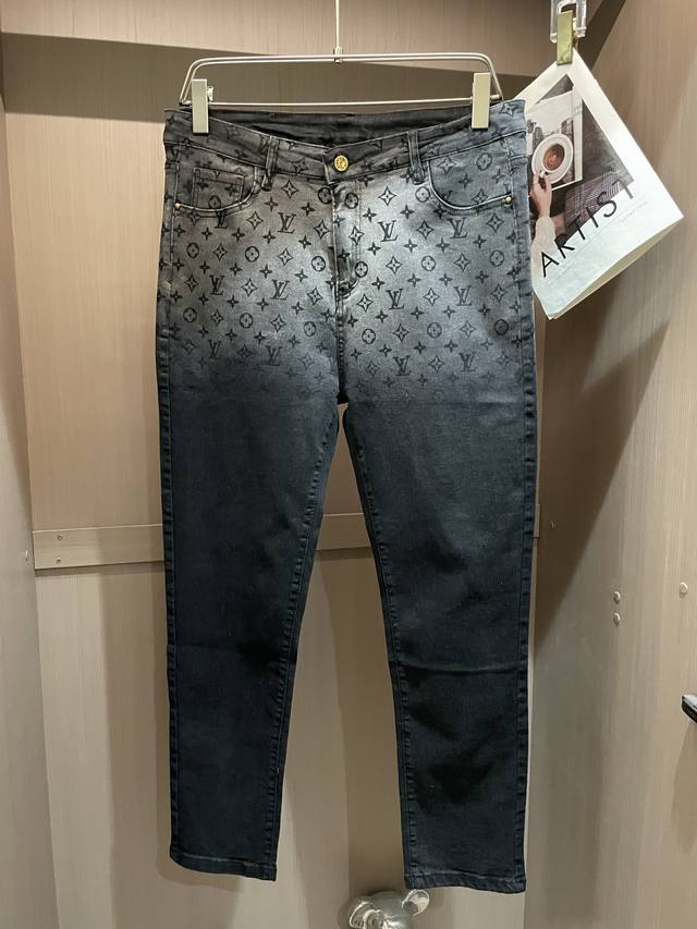 Lv The latest jeans from the counter. The fabric, style and workmanship are supe