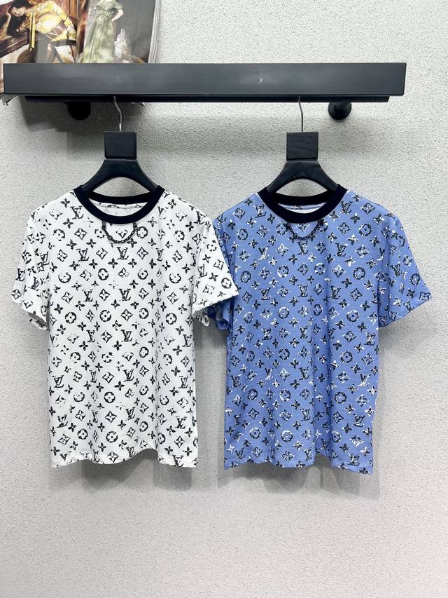 L's classic short-sleeved T-shirt with monogram is fashionable, low-key, luxurio