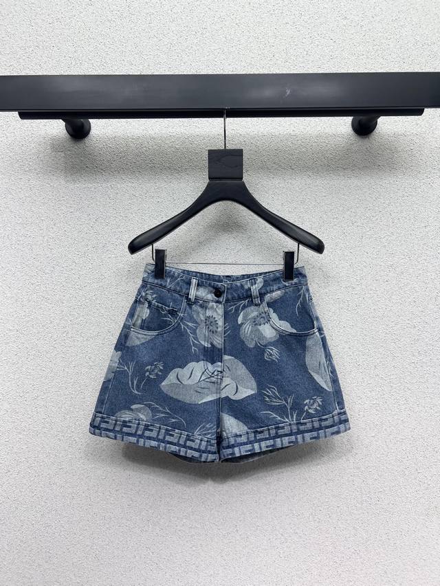 Fd printed denim shorts are fashionable, low-key, luxurious and advanced! The st