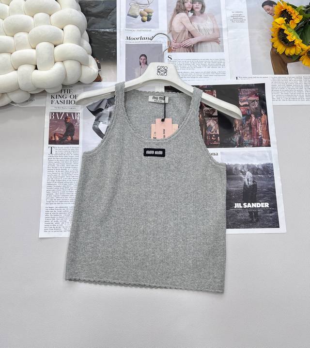 Miumiu2025 new style small lace knitted vest, customized Yb cotton yarn weaving,