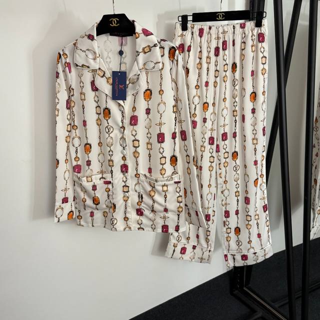 Style No. 20254084 Lv* New home style leisure suit, gem necklace printed long-s