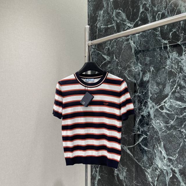 25 Early autumn new striped knitted short sleeves. The whole body stripes are in
