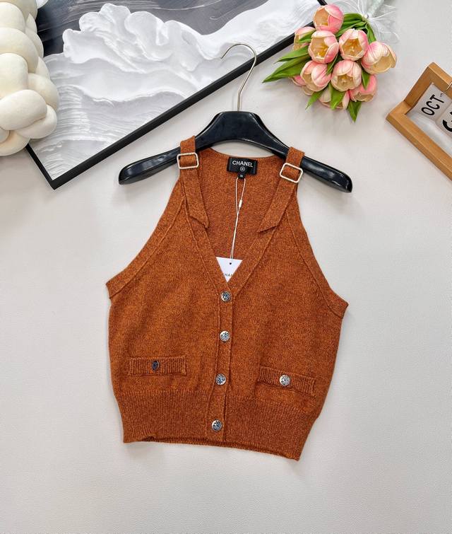 Chanel2025 new buckle knitted vest, customized Yb cashmere wool yarn weaving del