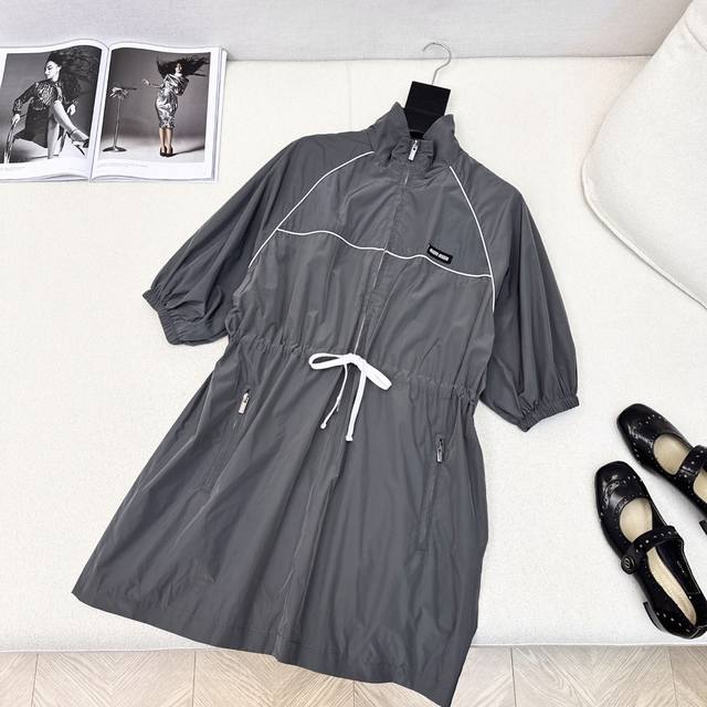 Miu 25Ss Spring and Summer latest casual sports dress Fresh grey color Suitable