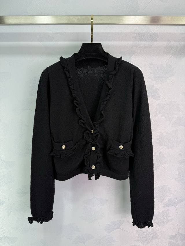 Chanel*25A Black knitted cardigan, exquisite ruffle design, gold rhinestone buck