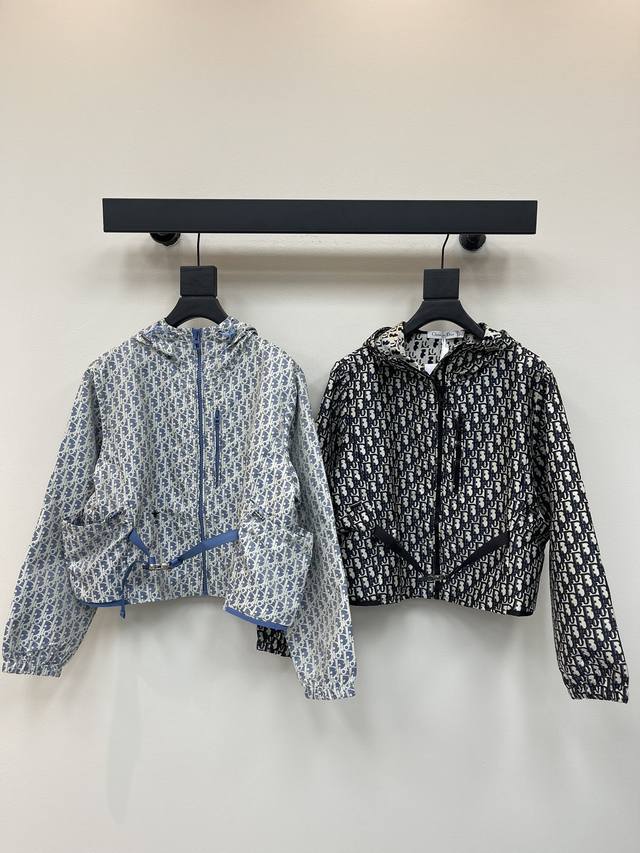 Dio*25 New classic monogram jacket! This hooded jacket is decorated with Oblique