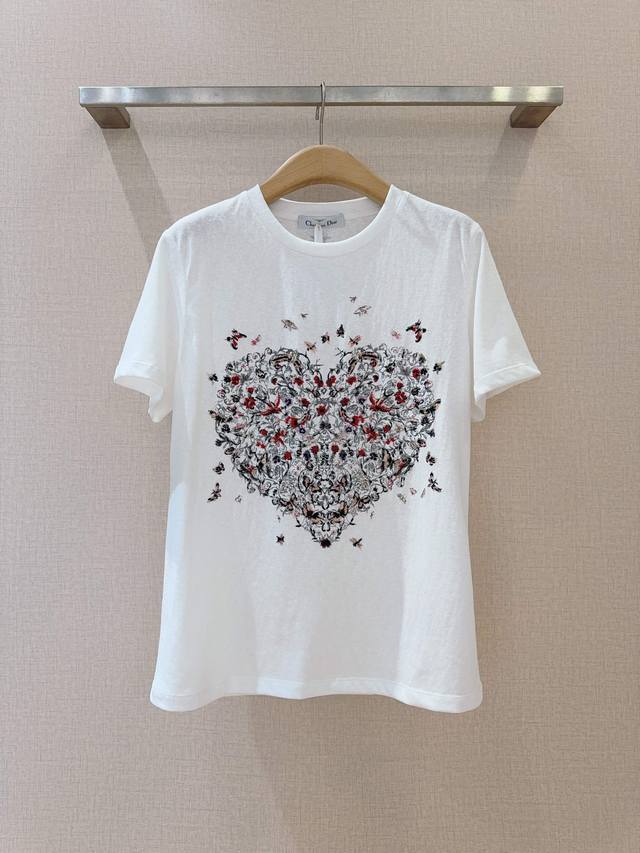 Dior *2025 New Year's New Style Highly Recommended This T-shirt is inspired by t