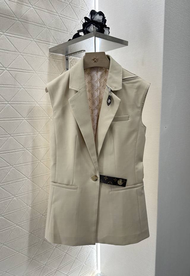 Louis Vuitto*2025 New arrivals Suit vest and shorts set Customized Yb imported f