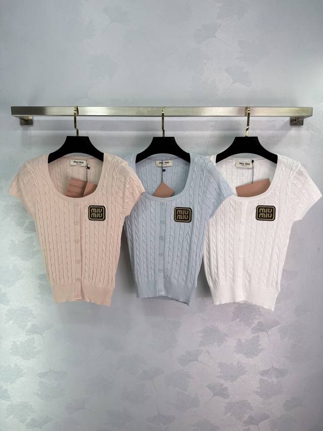 Miu*2025 Spring and Summer new knitted short-sleeved cardigan, classic logo embr