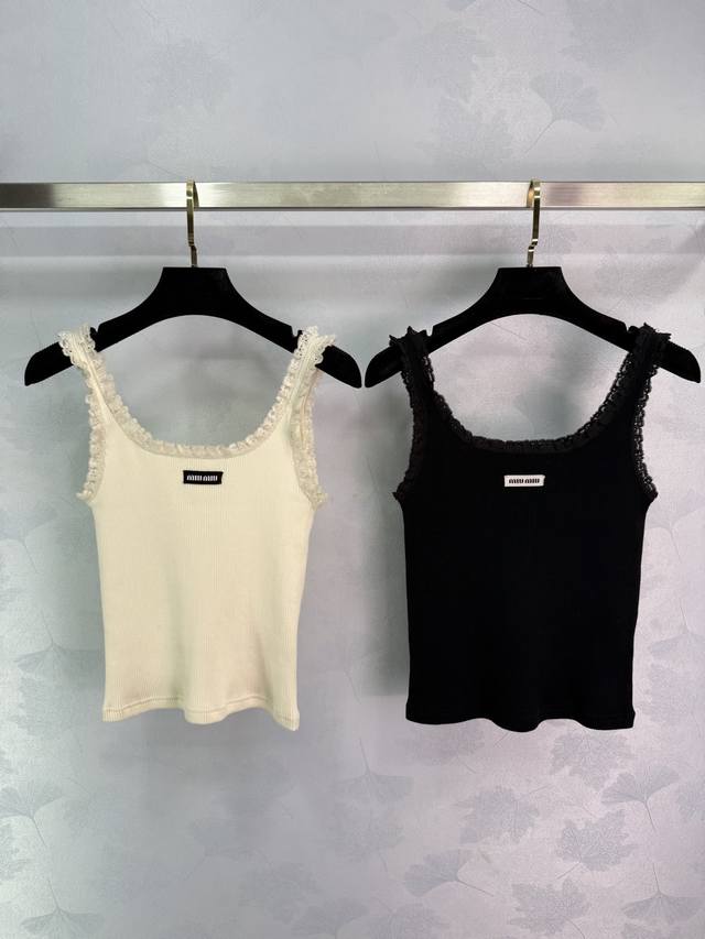 Miu*25 Spring and Summer new lace knitted vest, neckline and shoulder lace desig