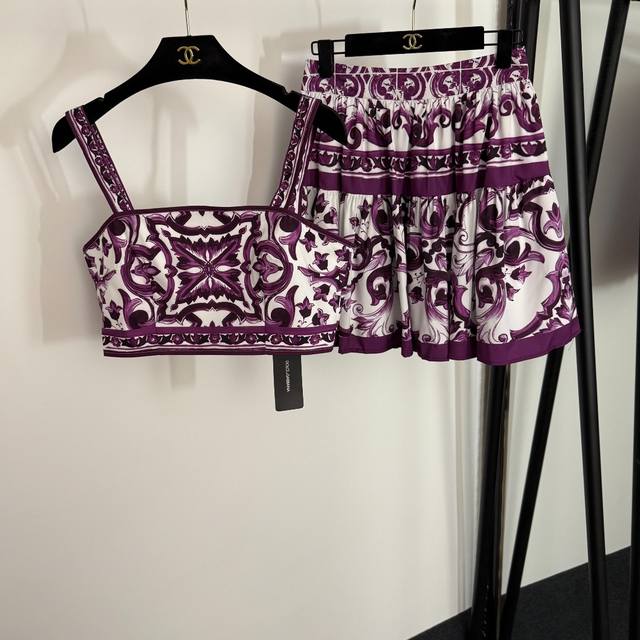 Style No. 20254038 Dg* New style suit, retro floral print tube top + short skir