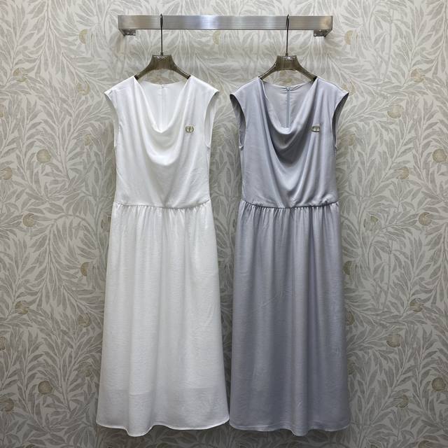 Di25Fw Temperamental swaying collar and flying sleeves design metal button embel