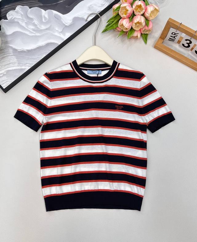 Prada25Ss New spring and summer style, refreshing contrast striped short-sleeved