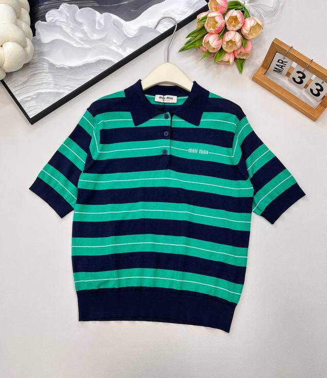 Miumiu2025 new striped knitted top. Customized yarn weaving, elastic, comfortabl